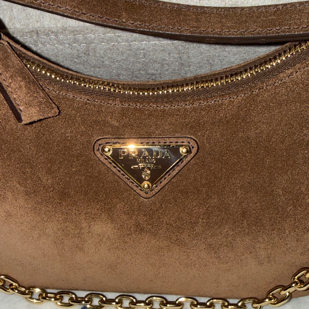 Prada Re-Edition suede mini-bag 2005 - Picture 2 of 12